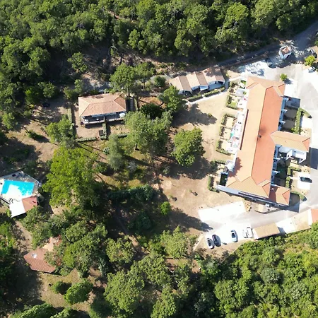 L'escale Dans Les Pins